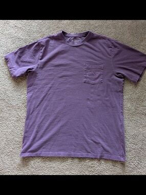 Vineyard Vines Men's Purple Pocket T-Shirt....medium